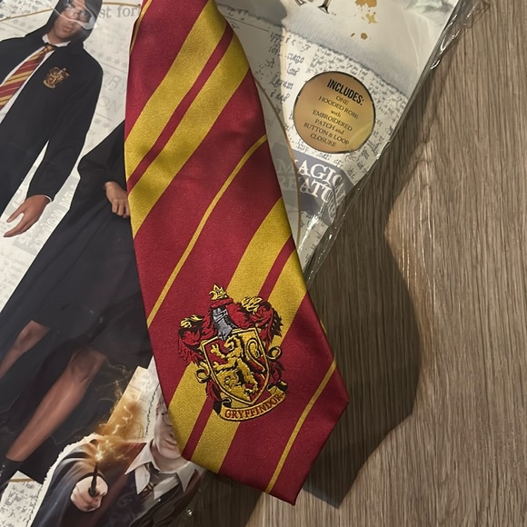 Gryffindor Robe - Picture 2 of 2